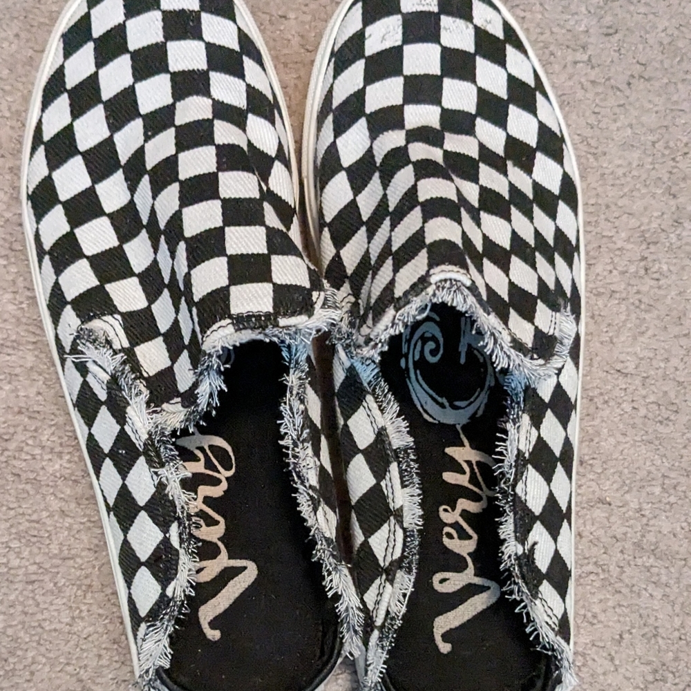 Size 8 Very G slip on shoes